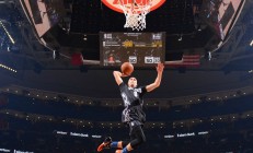 开云APP-范戴克一锤定音！澳大利亚巅峰对决，贝蒂斯决胜时刻的关键先生