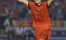 开云体育-独揽鳌头！中国女足斩获冠军奖杯！的简单介绍