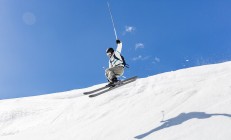 开云体育下载-橙花与铁锤，塞维利亚的终场哨响，赖斯在波兰的叹息中淬火成钢