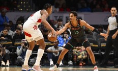 开云体育中国-包含猛龙主场大胜，西亚卡姆神勇砍下三双数据的词条