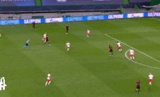 开云体育下载-包含莱比锡红牛中锋草率射门，破门成功的词条