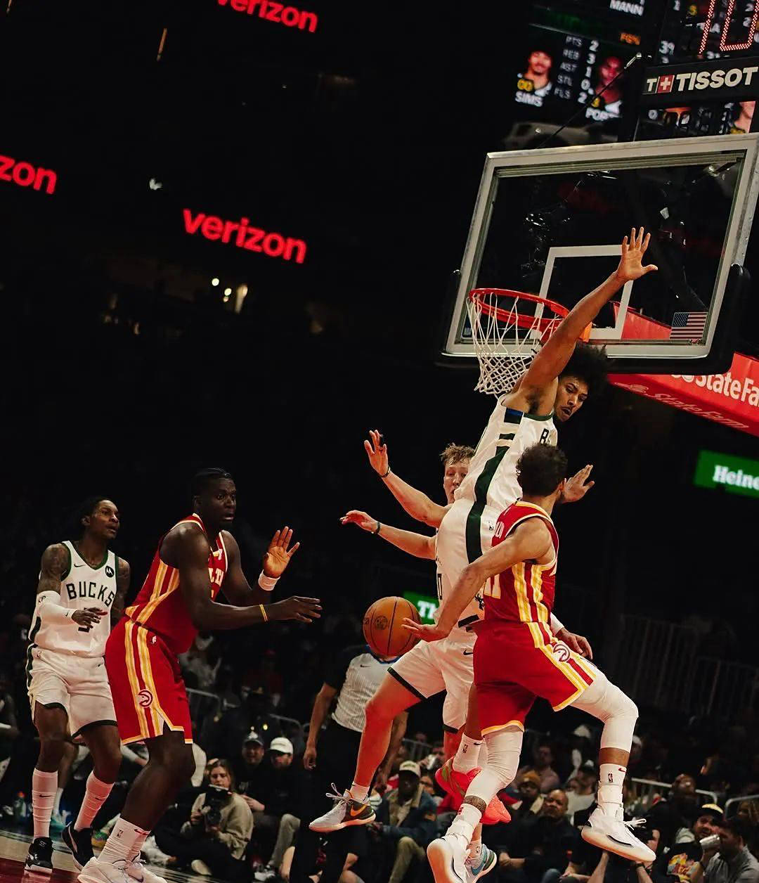 法国男篮横扫凯尔特人B队，特雷杨完成帽子戏法的简单介绍