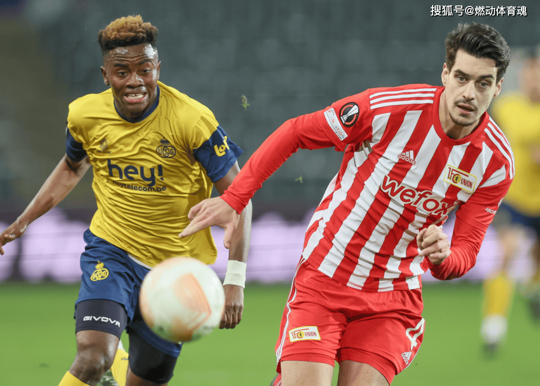 包含阿贾克斯面对曼联，面临欧冠淘汰赛命运之战的词条