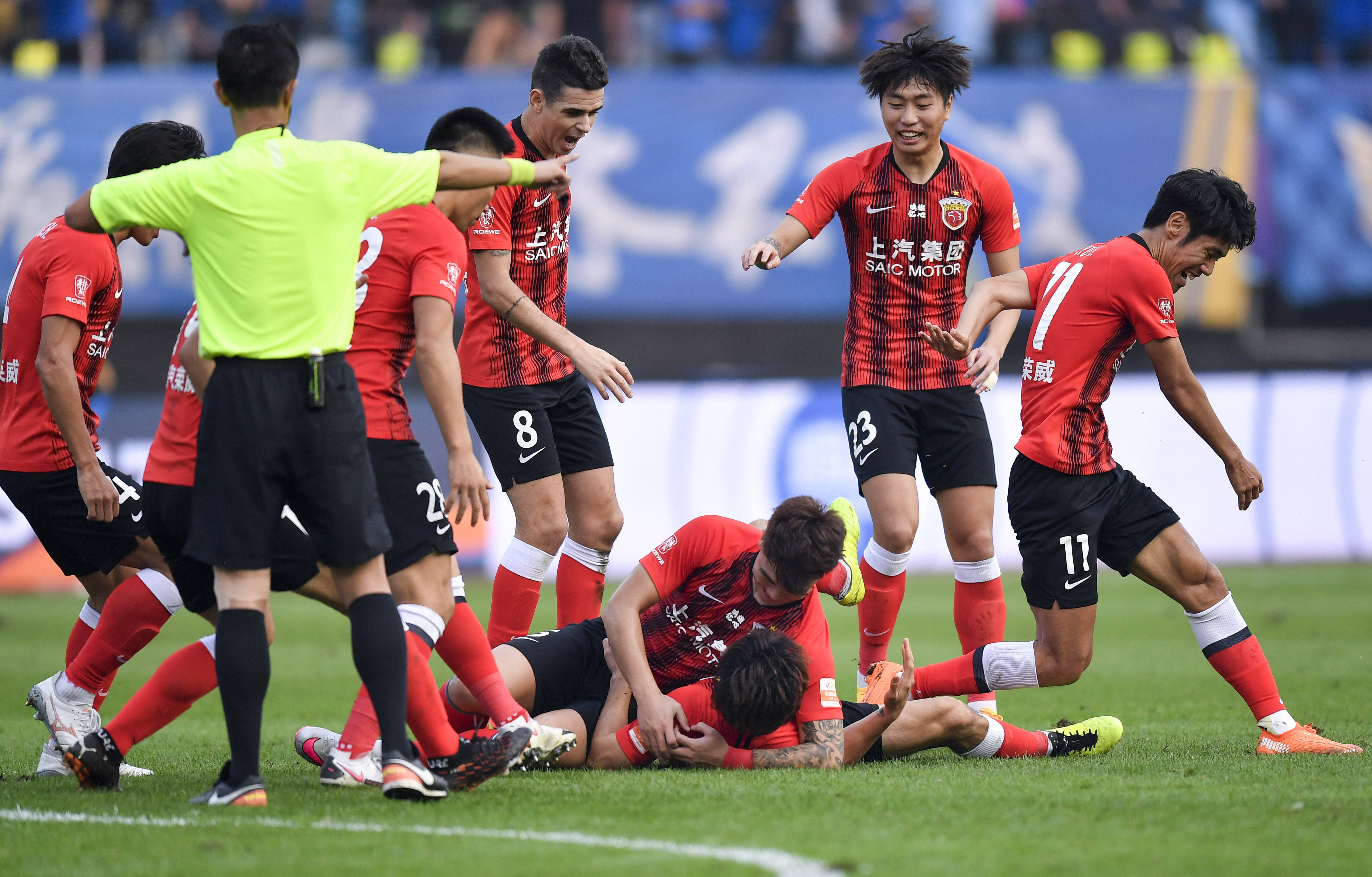 上海上港在场上表现强势,取得胜利的简单介绍 上海上港在场上表现强势,取得胜利的简单介绍