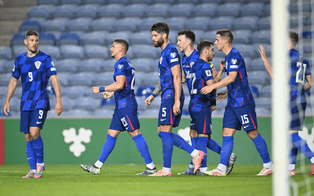 包含斯洛伐克队准备对阵克罗地亚队的词条