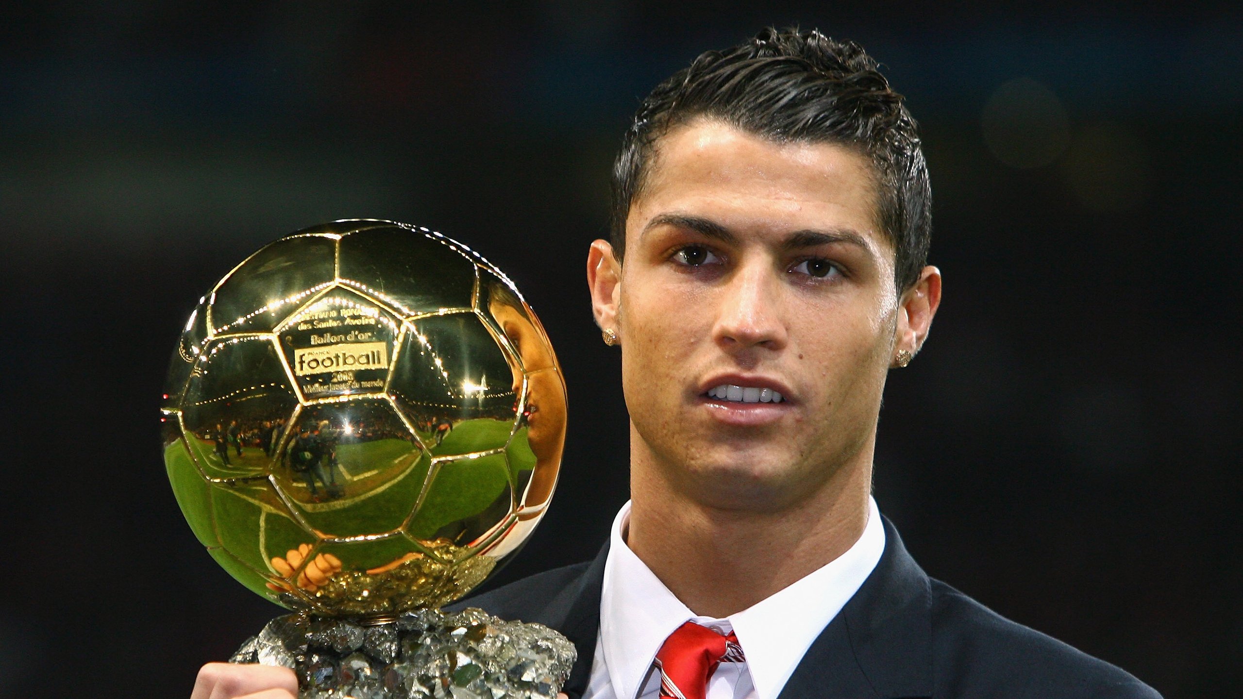 教科书般的艺术，迪马利亚闪耀全场，皇家社会式压制让乌拉圭窒息